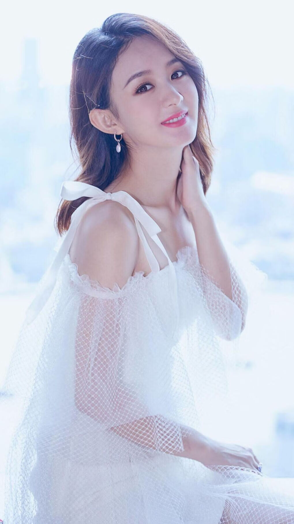 王霜闪耀欧洲赛场 助攻帽子戏法引热议，王霜打进了中国球员在欧冠中的首球